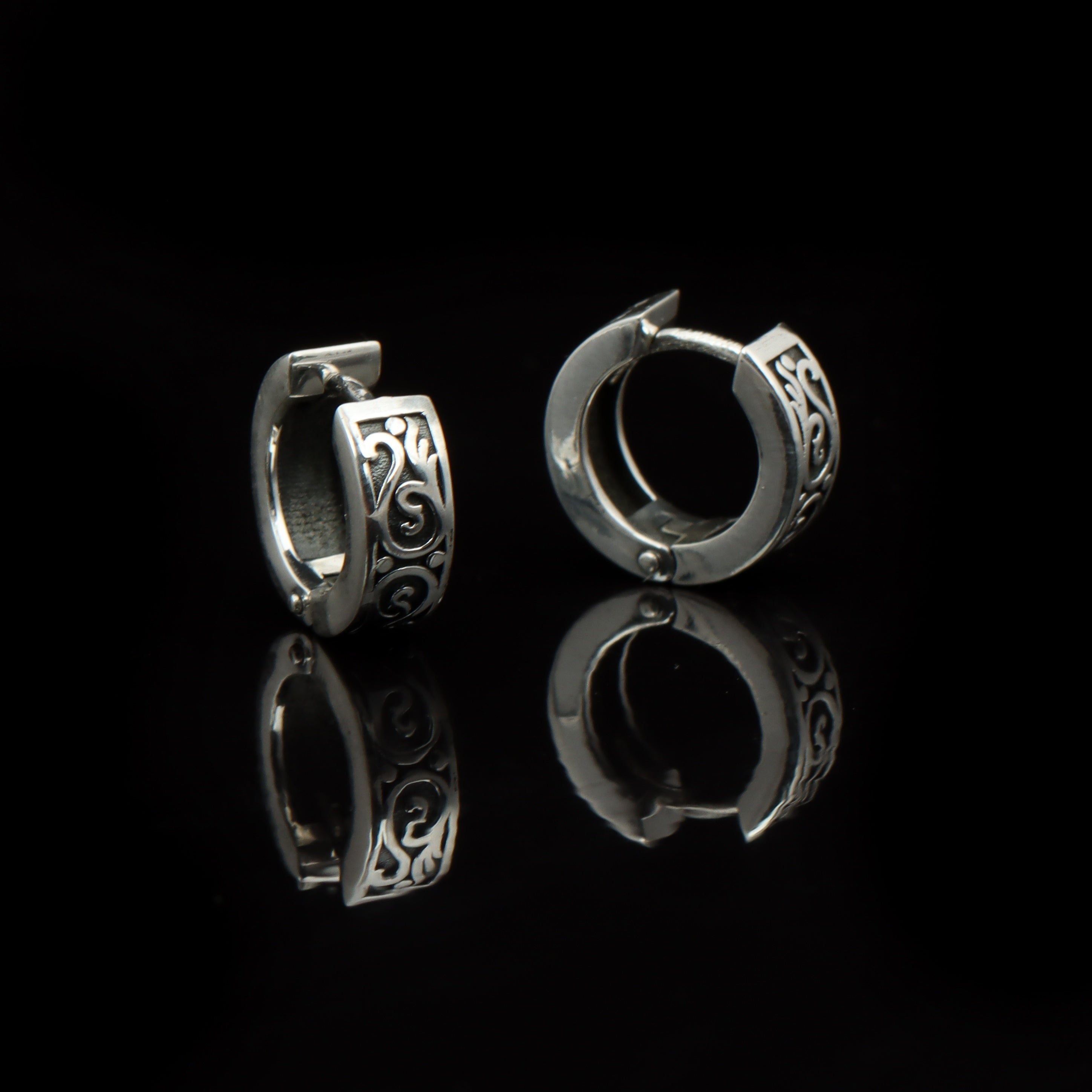 Men’s Ornamental Scroll Huggie Hoop Earrings – Oxidized 925 Sterling Silver