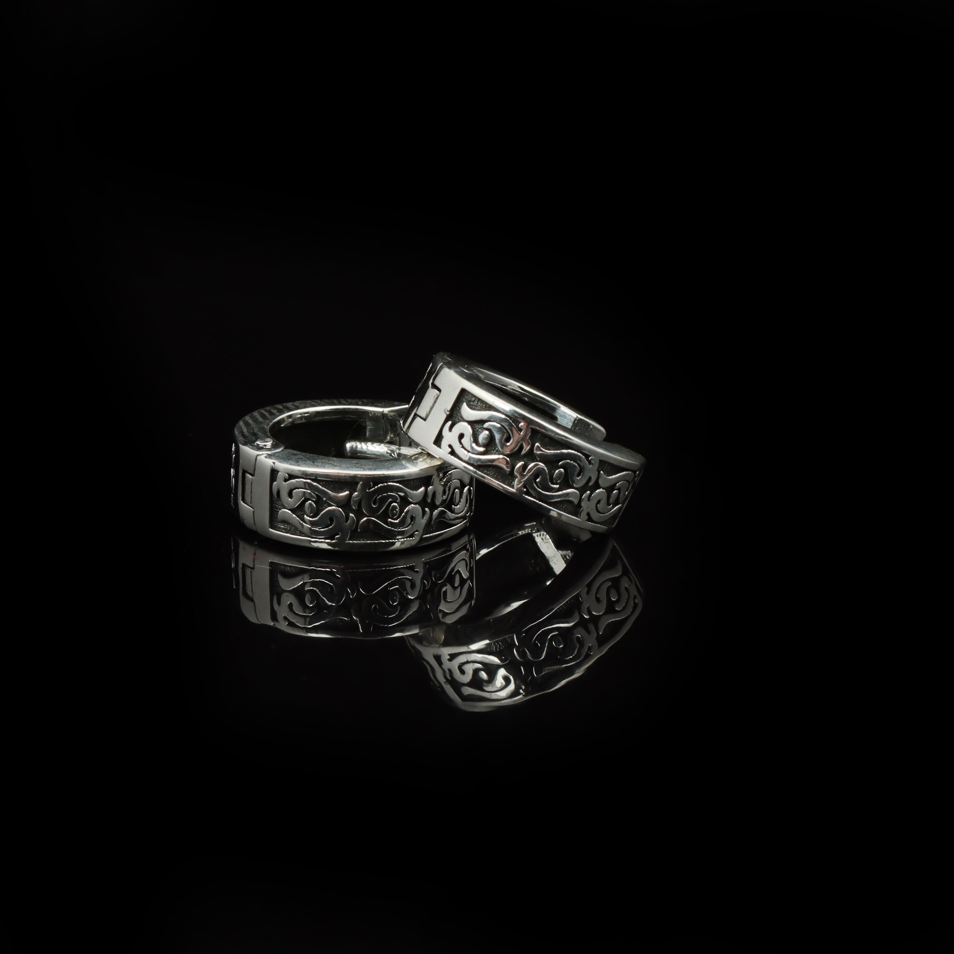 Men’s Classic Scroll Huggie Hoop Earrings – Oxidized 925 Sterling Silver