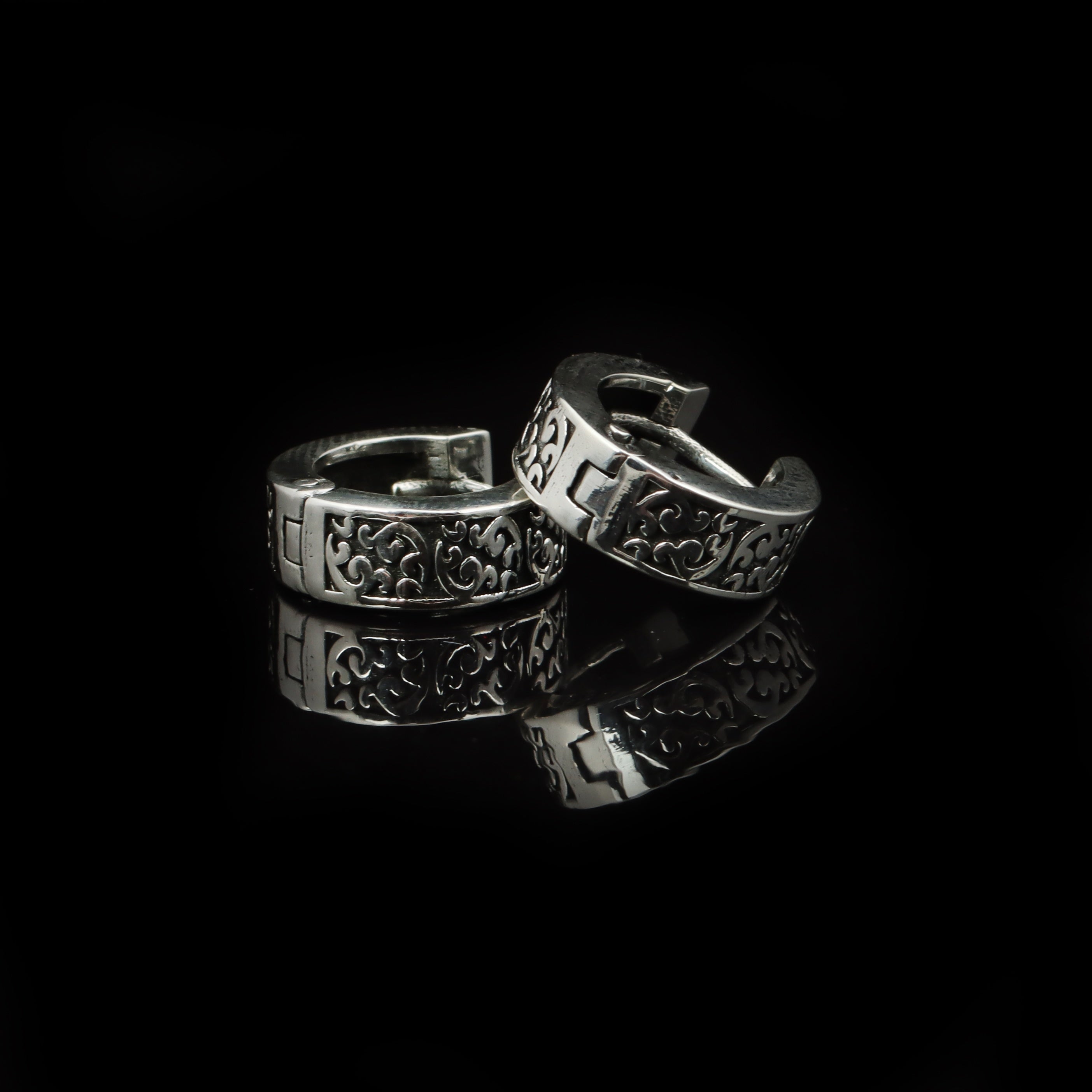 Men’s Vintage Scroll Huggie Hoop Earrings – Oxidized 925 Sterling Silver