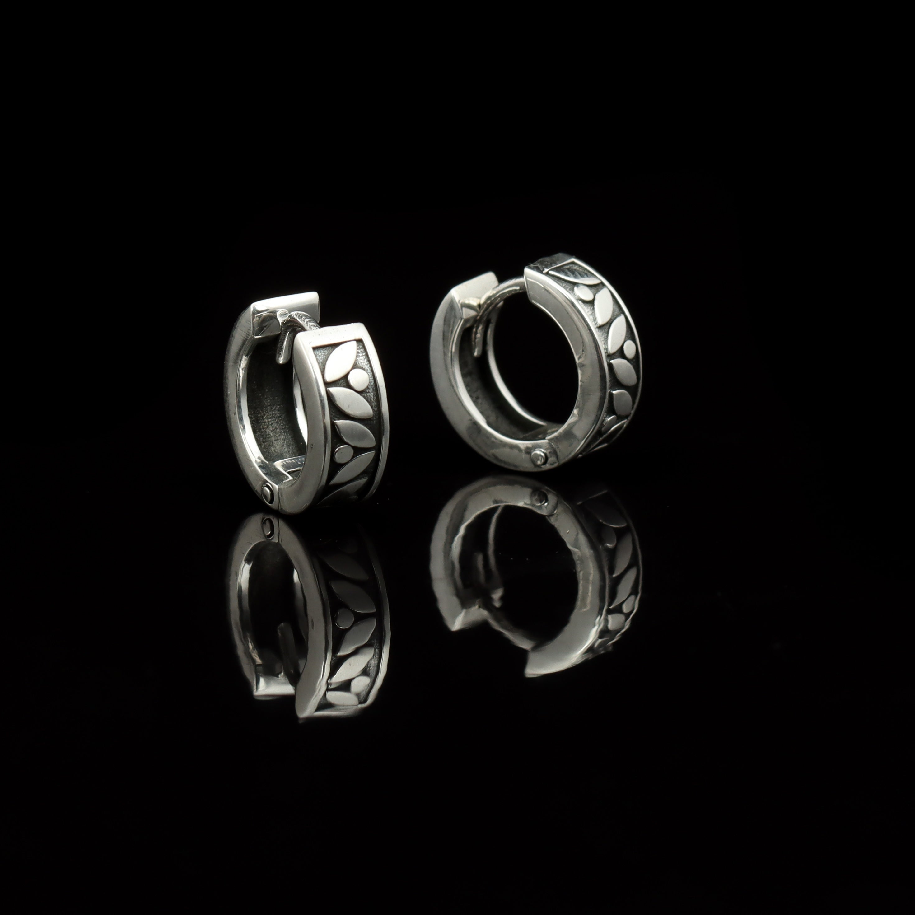 Men’s Leaf Pattern Huggie Hoop Earrings – Oxidized 925 Sterling Silver