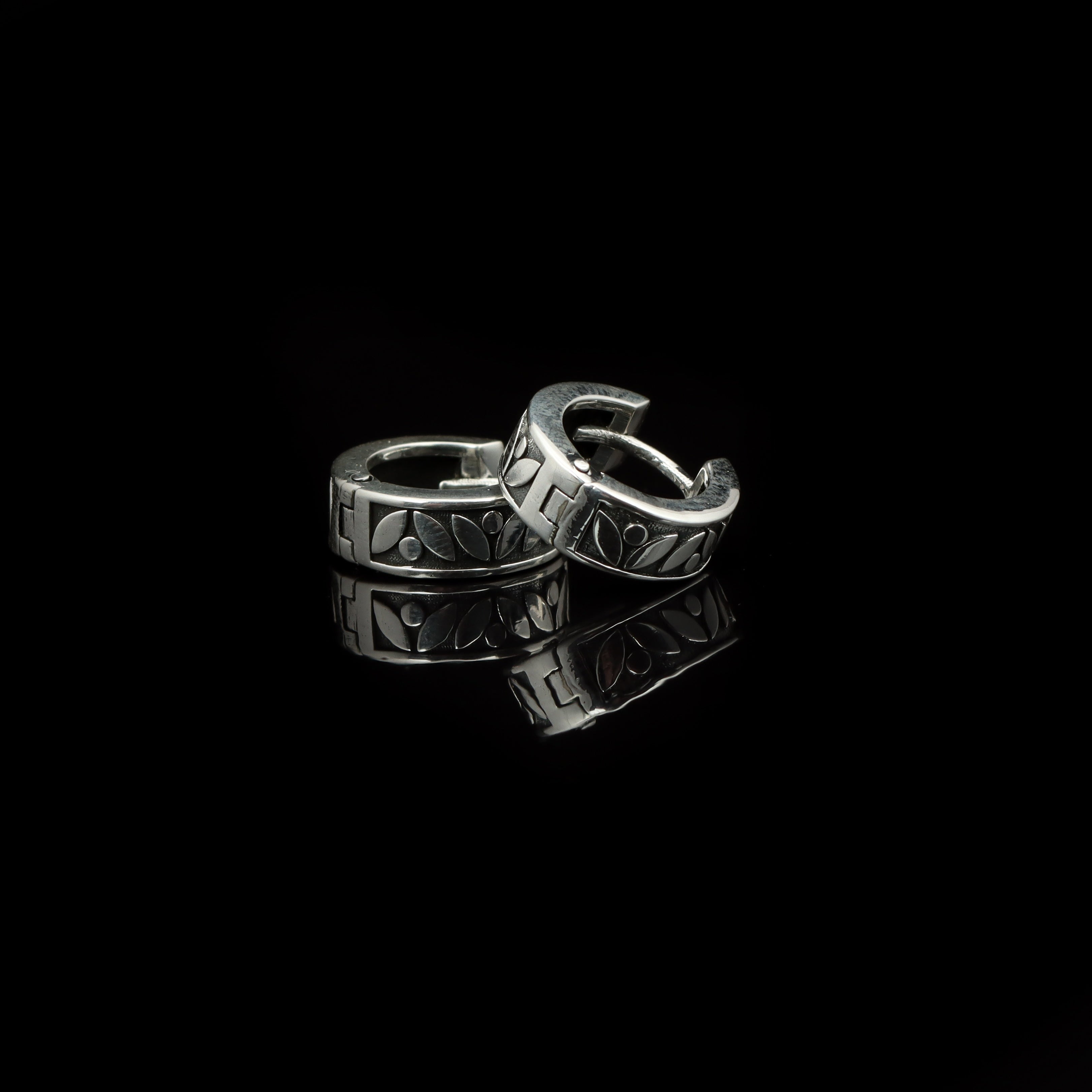 Men’s Leaf Pattern Huggie Hoop Earrings – Oxidized 925 Sterling Silver