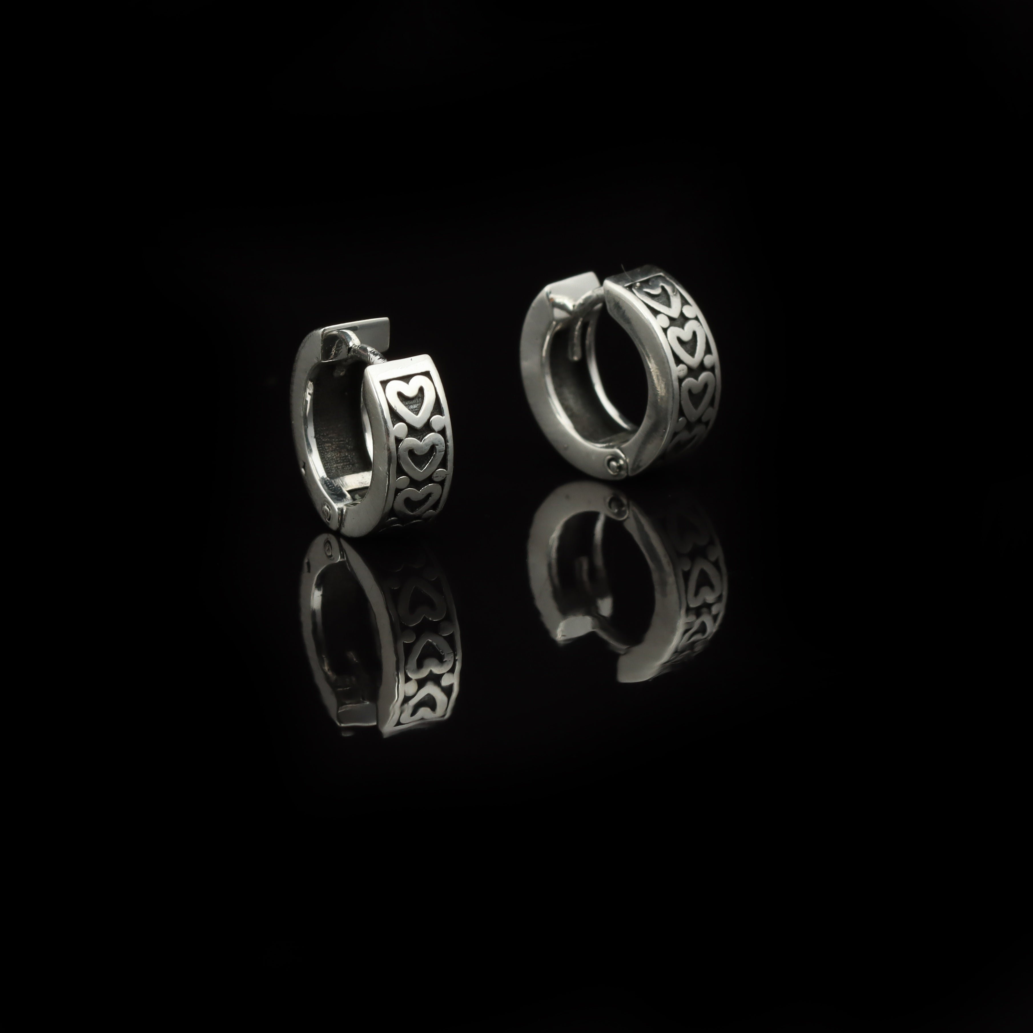 Men’s Heart Pattern Huggie Hoop Earrings – Oxidized 925 Sterling Silver