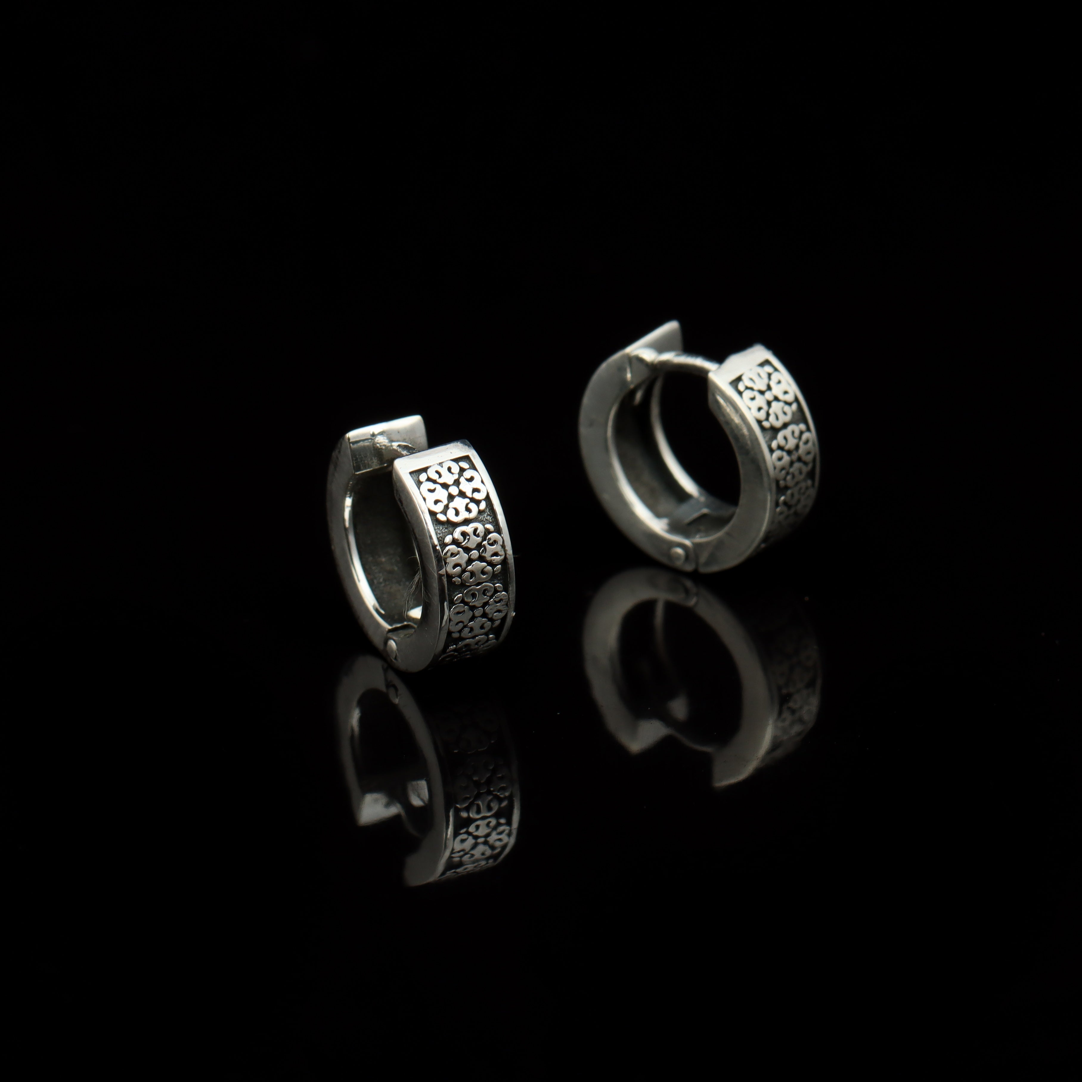 Men’s Floral Pattern Huggie Hoop Earrings – Oxidized 925 Sterling Silver