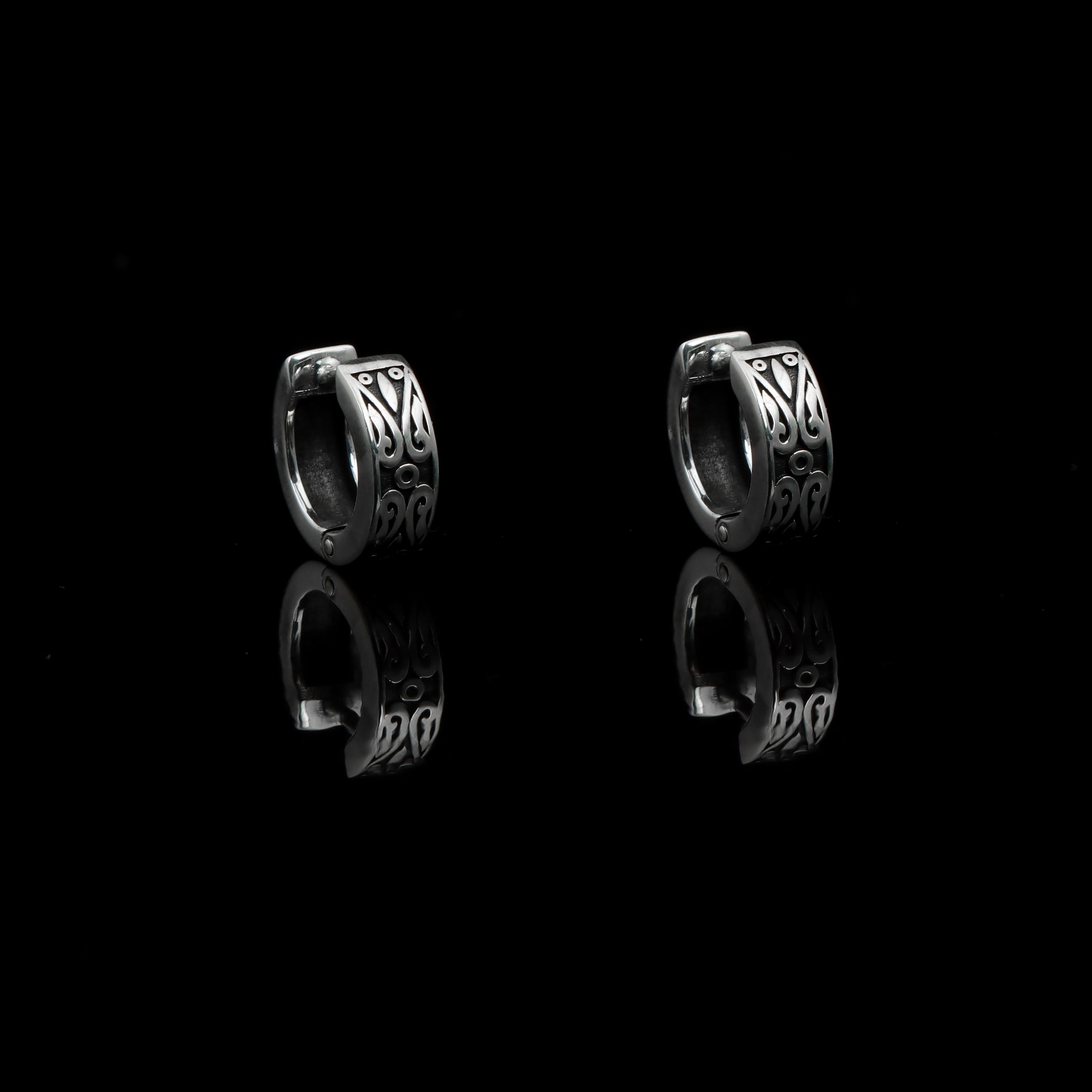 Men’s Tribal Scroll Huggie Hoop Earrings – Oxidized 925 Sterling Silver