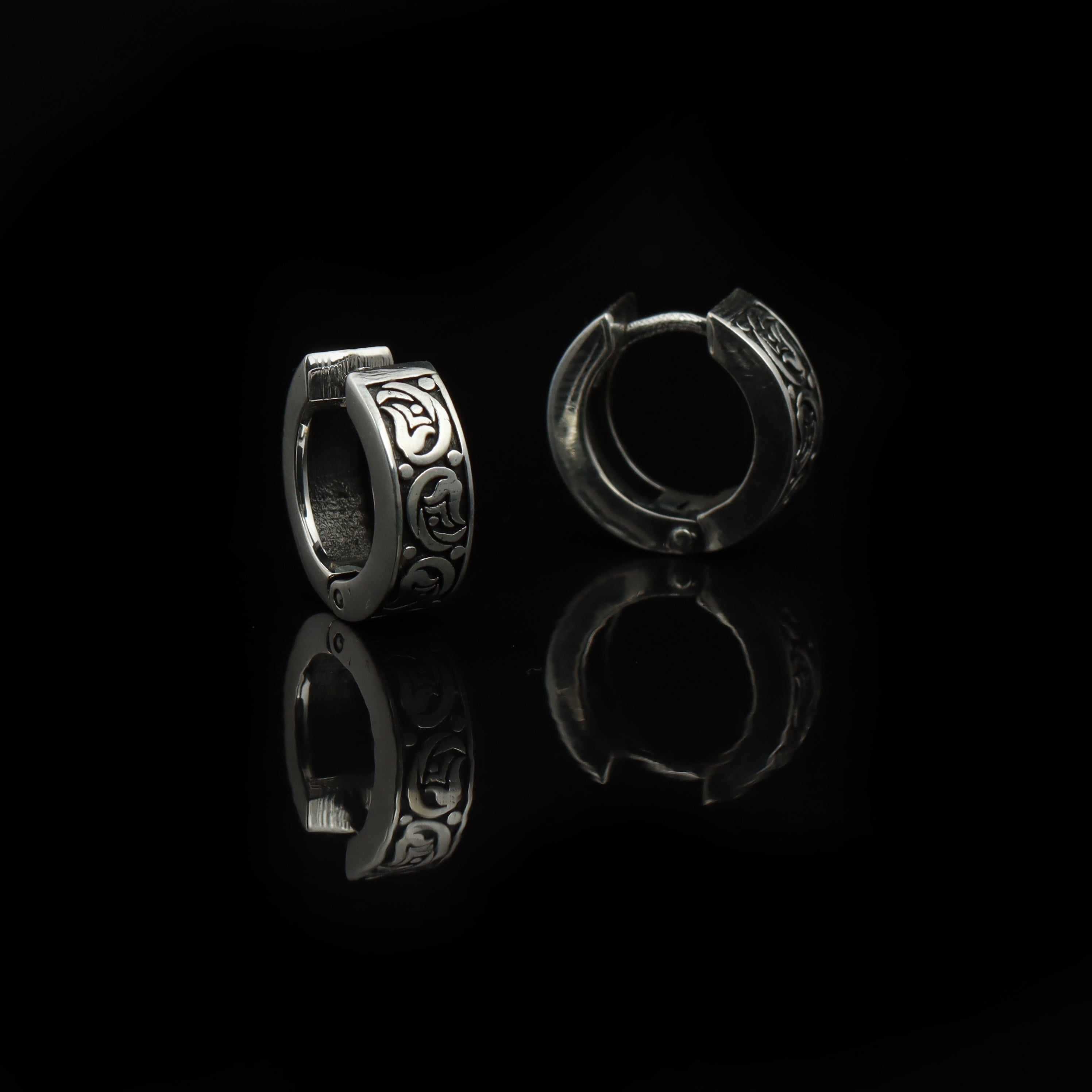 Men’s Paisley Engraved Huggie Hoop Earrings – Oxidized 925 Sterling Silver