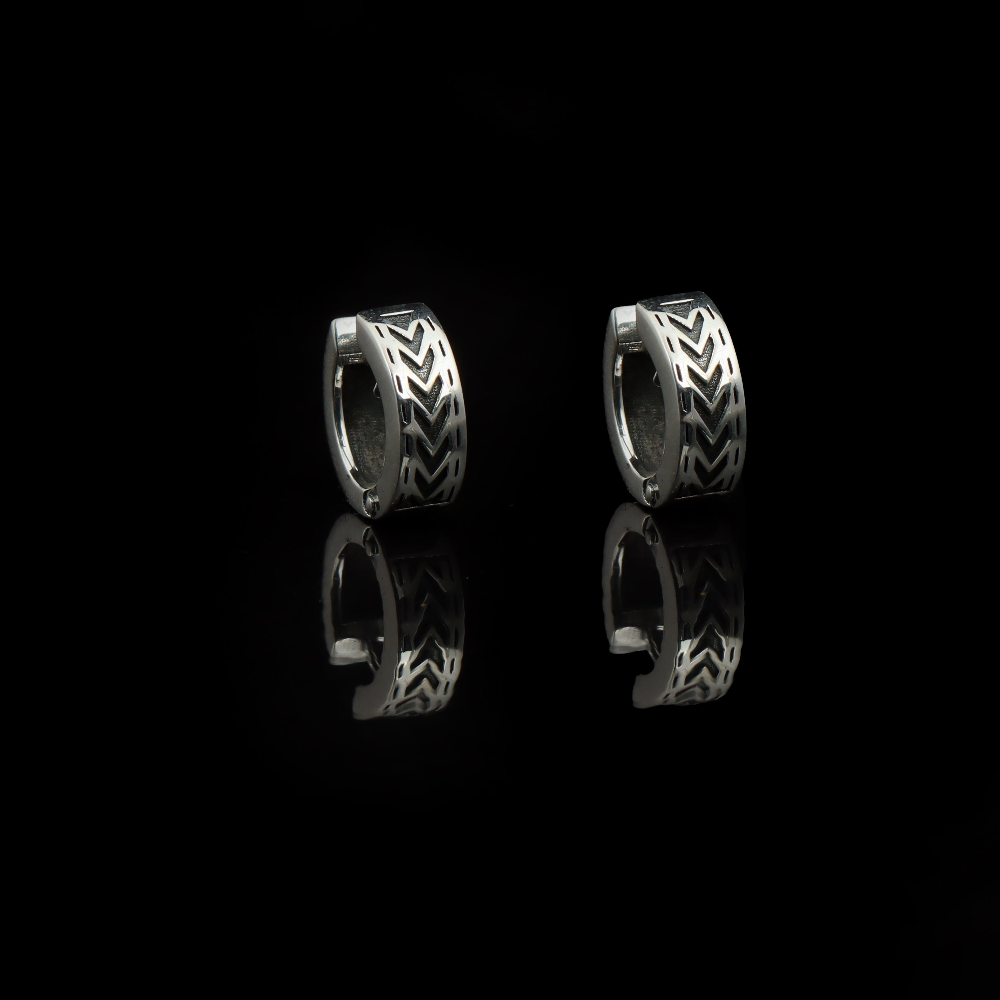 Men’s Chevron Pattern Huggie Hoop Earrings – Oxidized 925 Sterling Silver