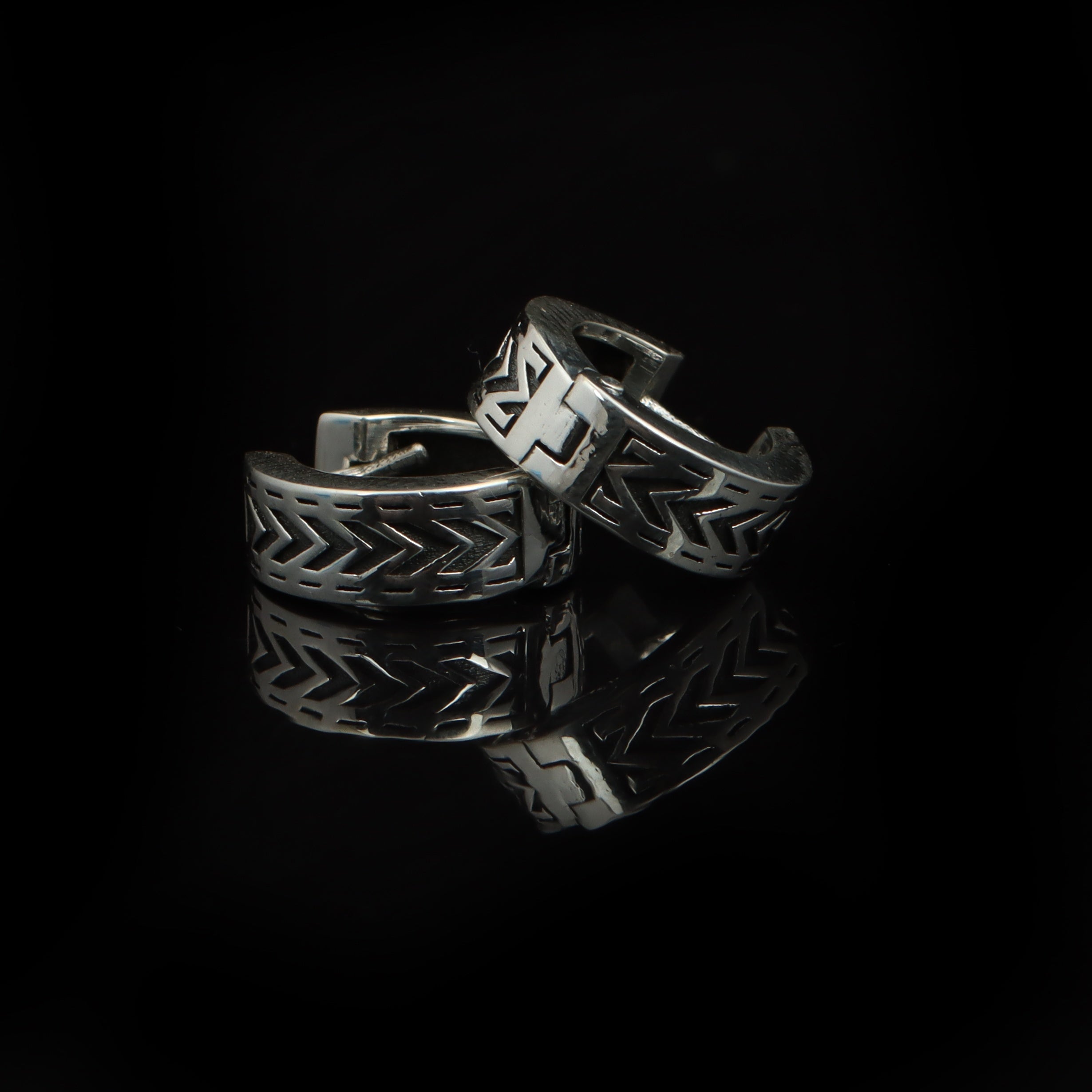 Men’s Chevron Pattern Huggie Hoop Earrings – Oxidized 925 Sterling Silver