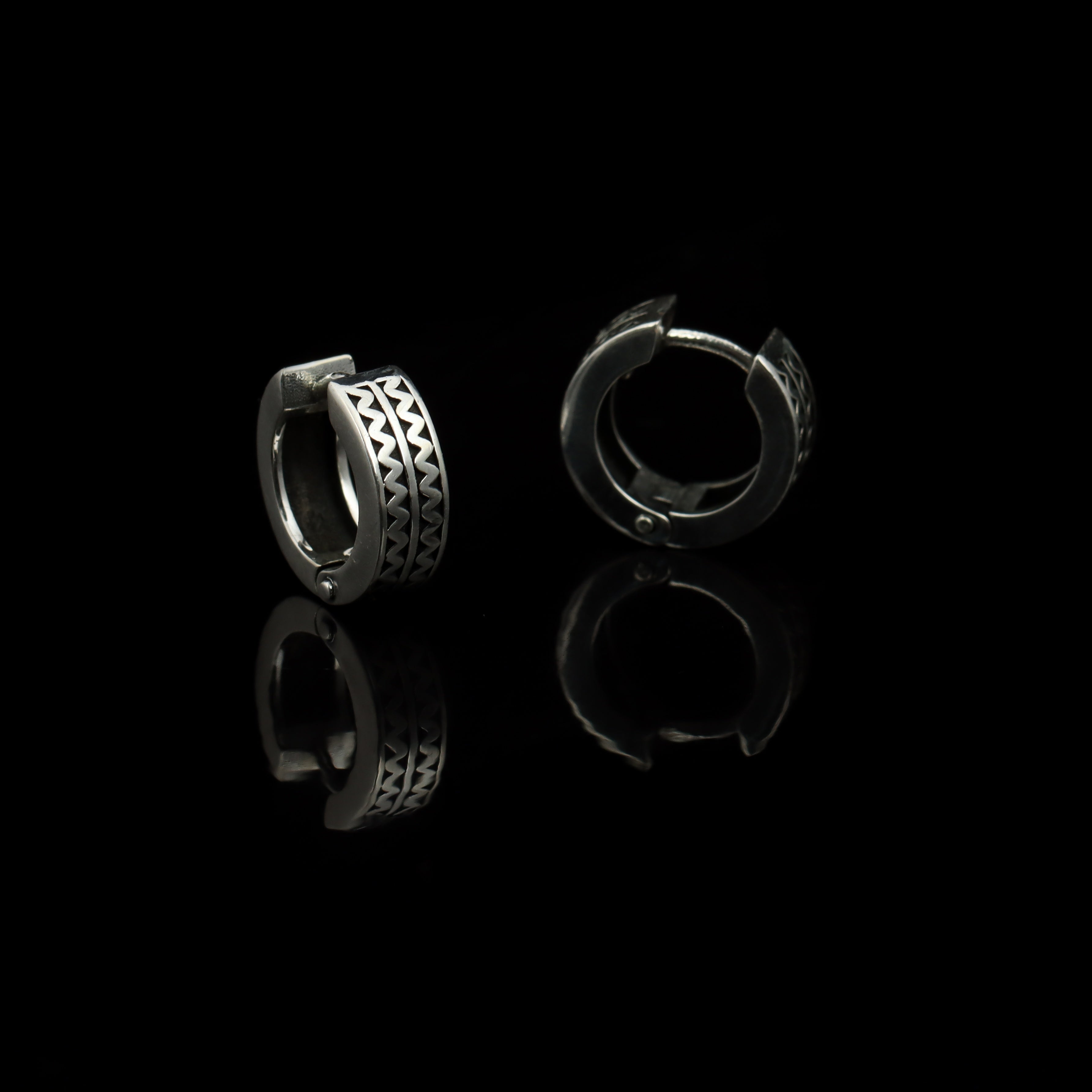 Men’s Zigzag Pattern Huggie Hoop Earrings – Oxidized 925 Sterling Silver