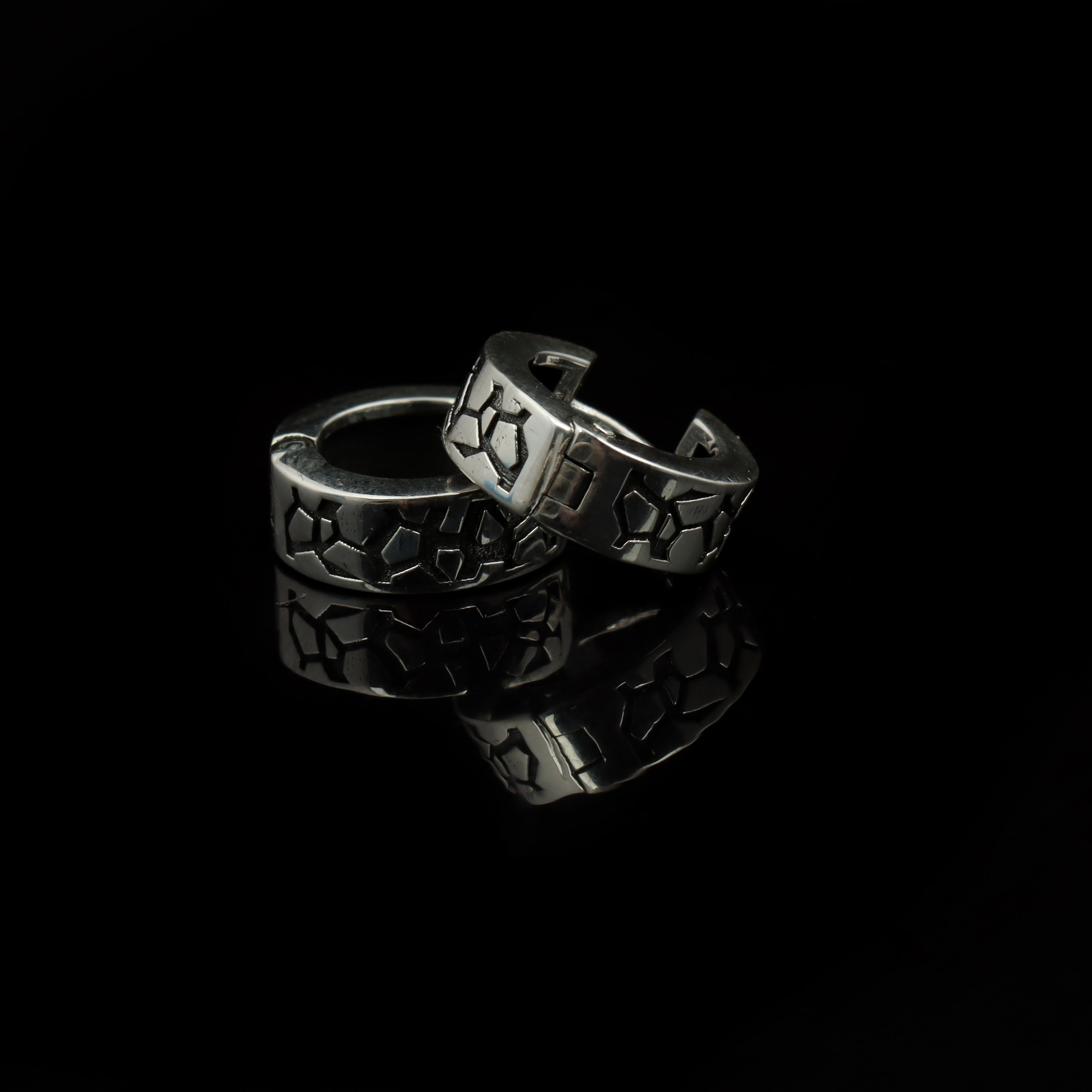 Men’s Mosaic Pattern Huggie Hoop Earrings – Oxidized 925 Sterling Silver