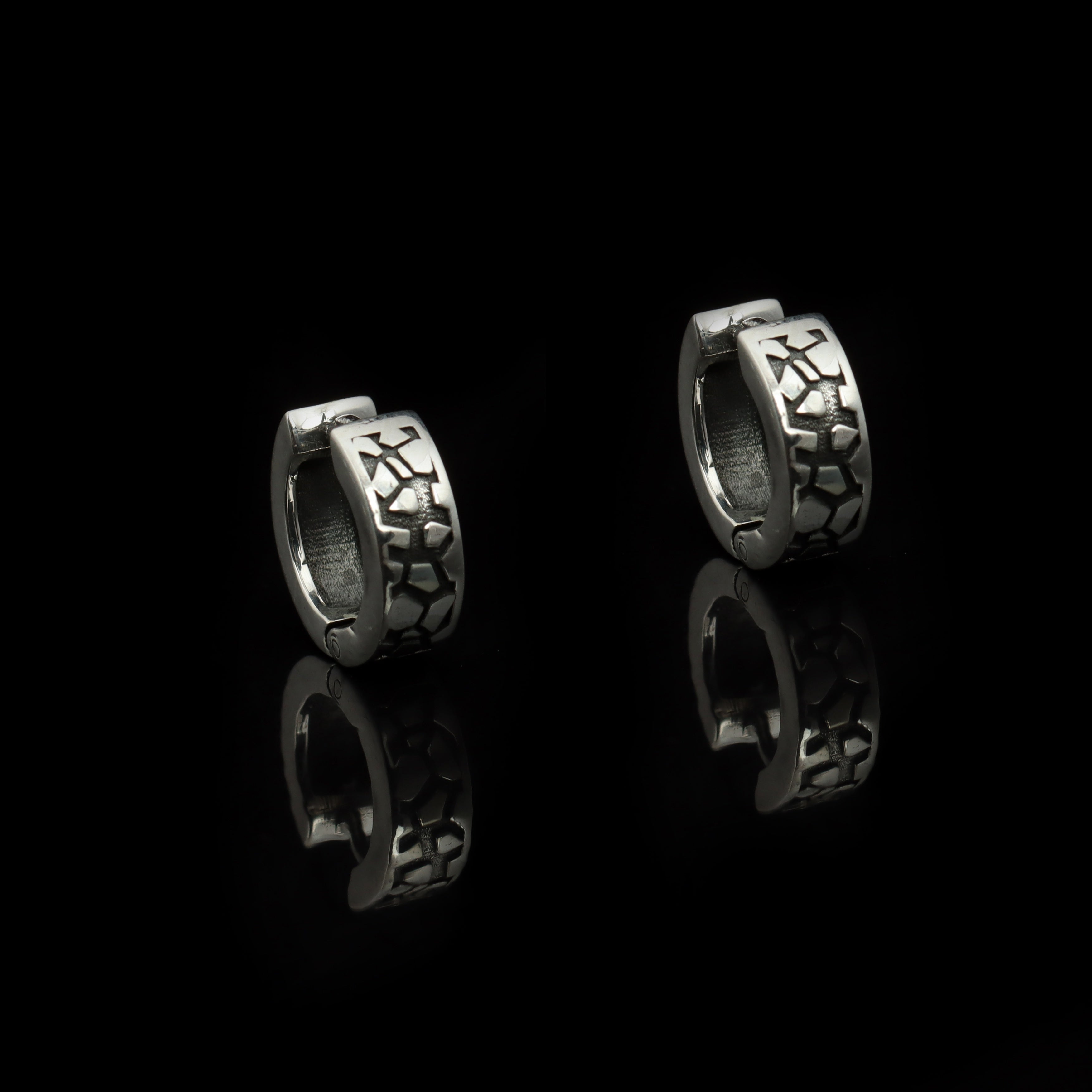 Men’s Mosaic Pattern Huggie Hoop Earrings – Oxidized 925 Sterling Silver