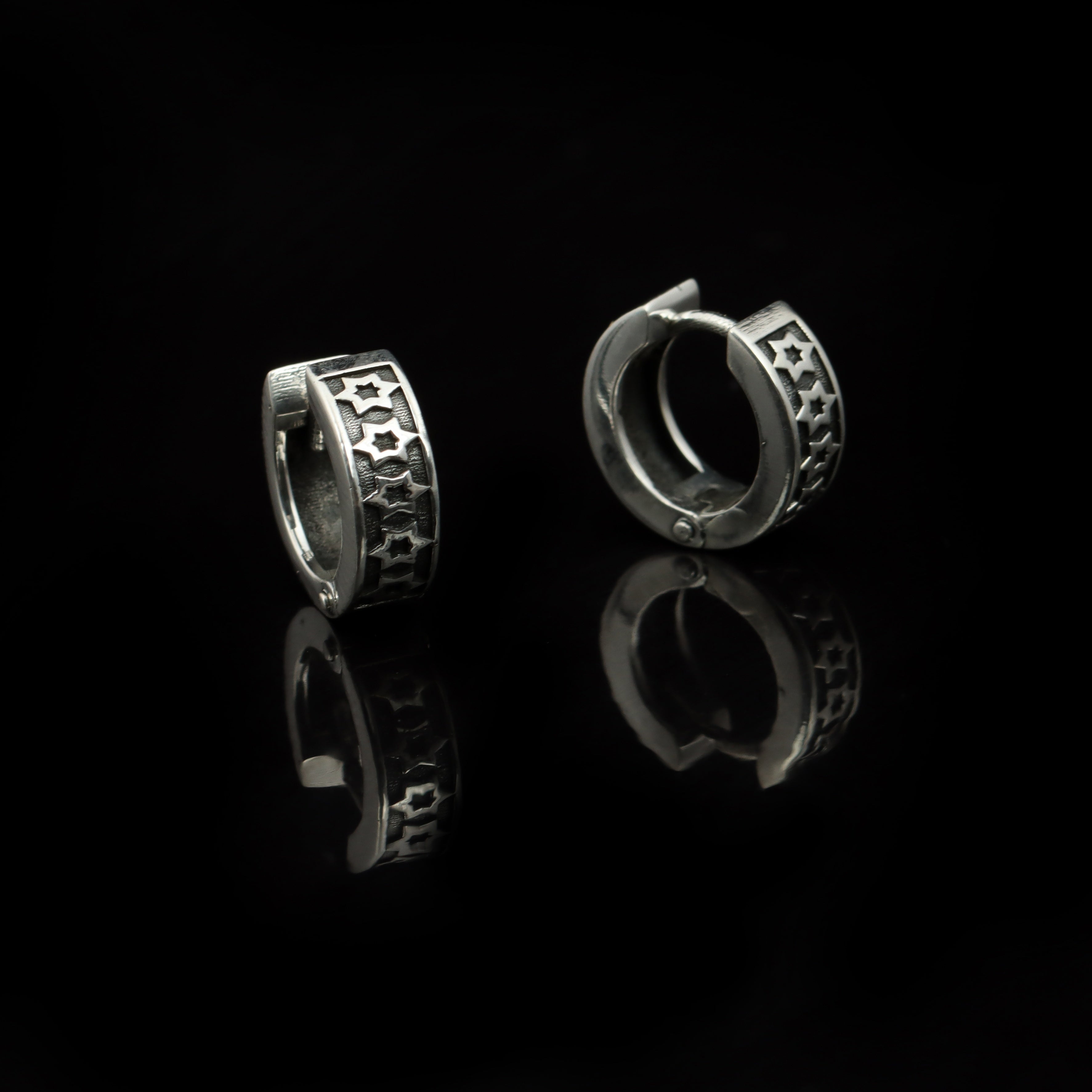 Men’s Star Pattern Huggie Hoop Earrings – Oxidized 925 Sterling Silver