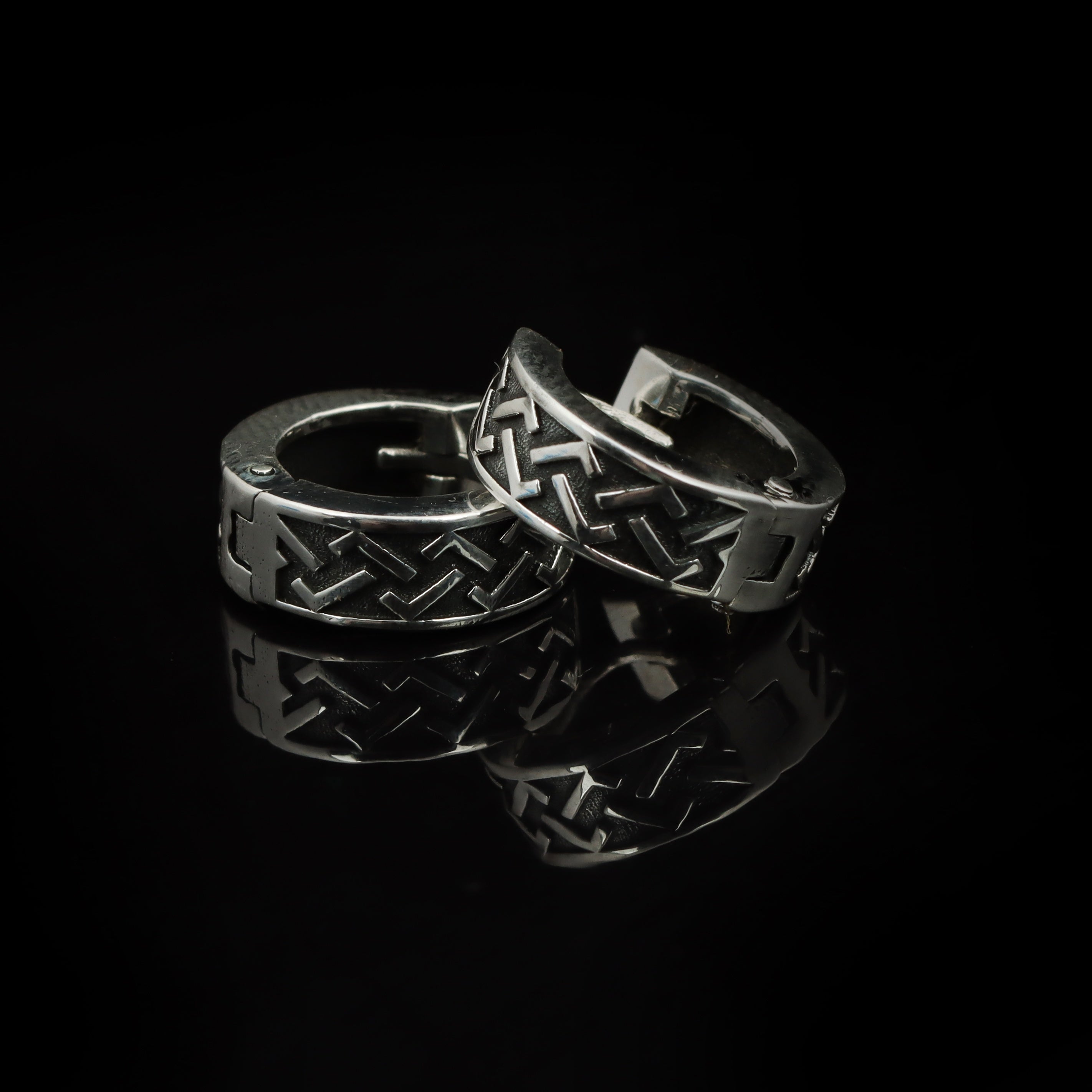 Men’s Cross Arrow Pattern Huggie Hoop Earrings – Oxidized 925 Sterling Silver