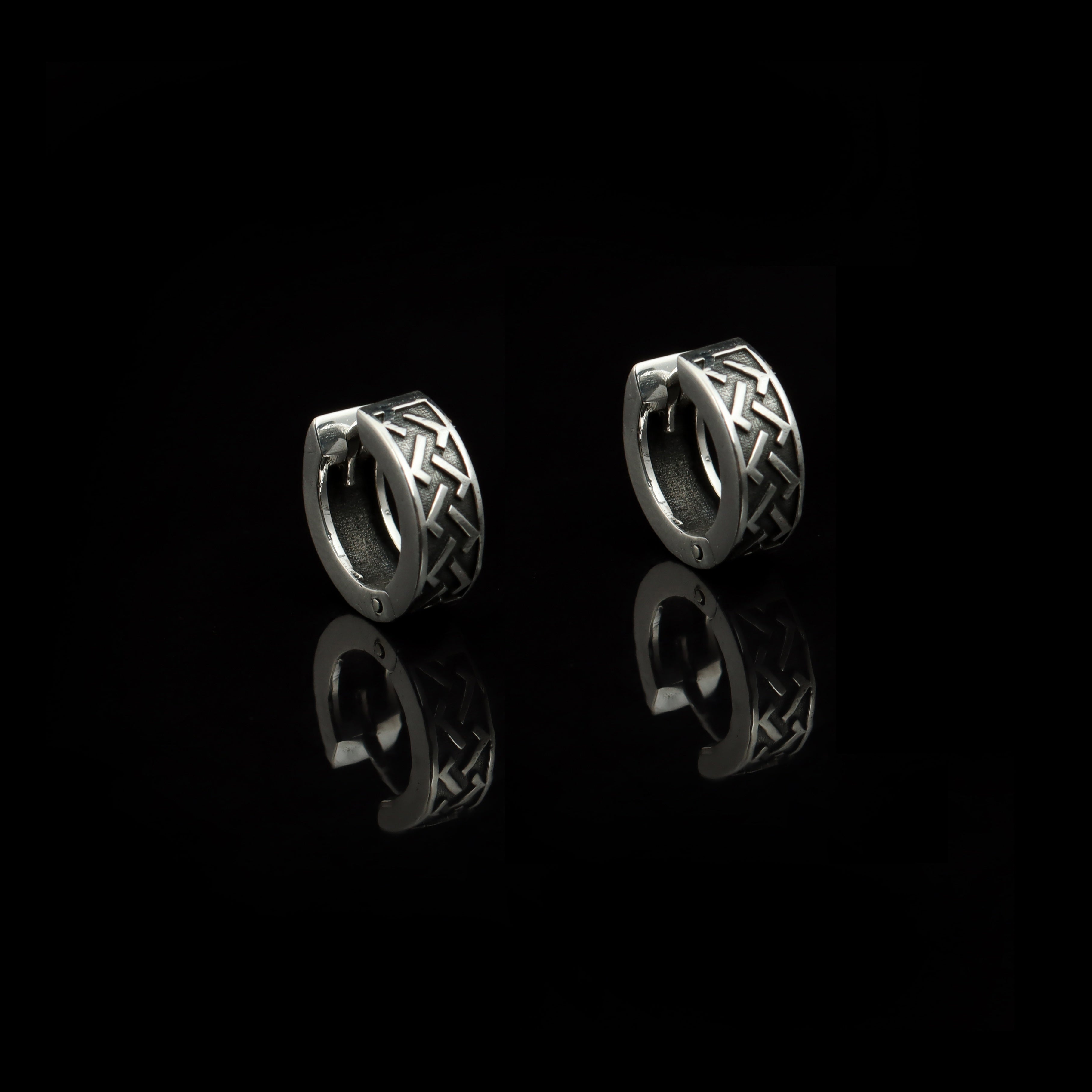 Men’s Cross Arrow Pattern Huggie Hoop Earrings – Oxidized 925 Sterling Silver