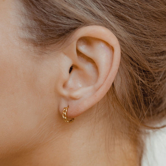 Chain Huggie Gold Earring By Lookjewels