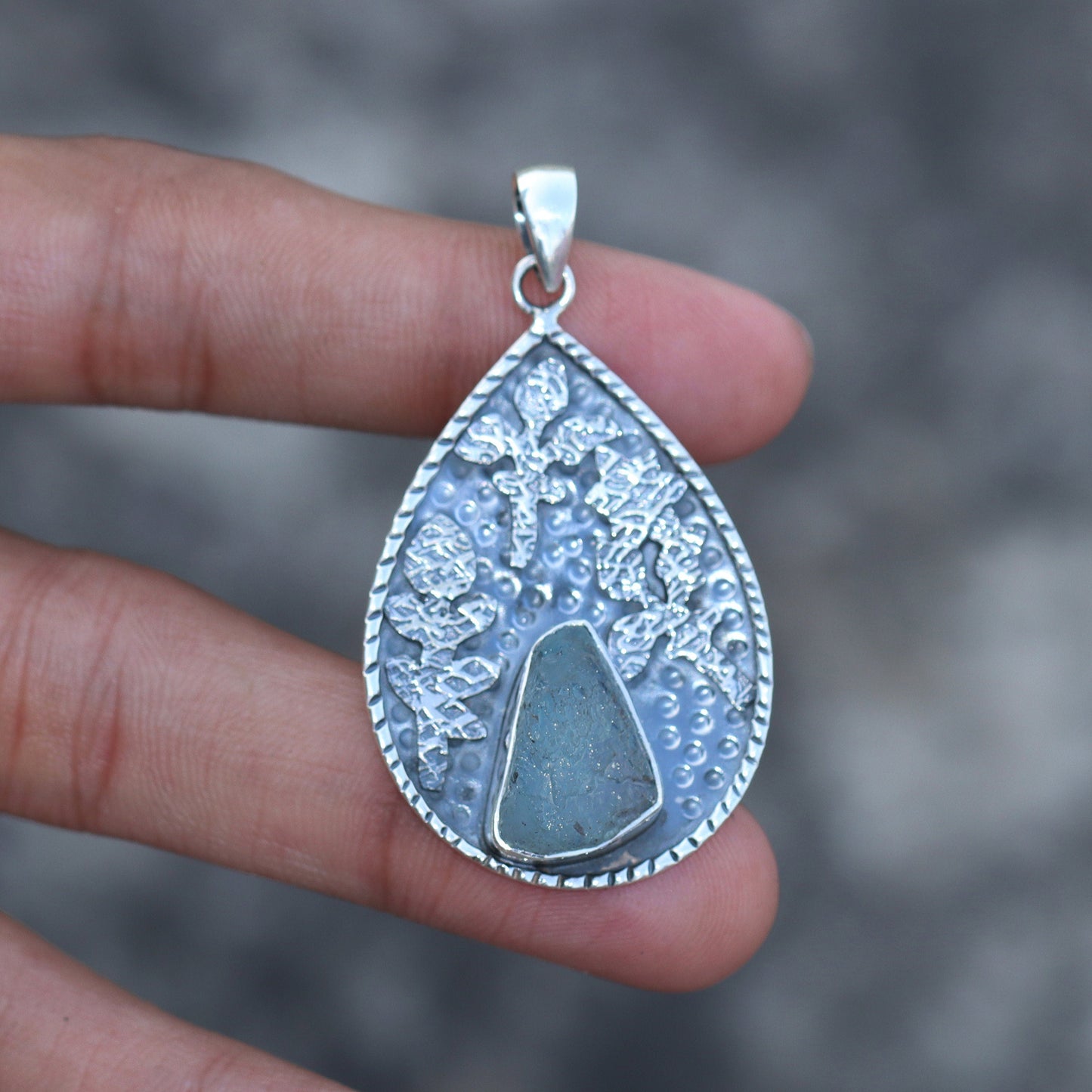 925 Sterling Silver Raw Aquamarine Gemstone Pendant