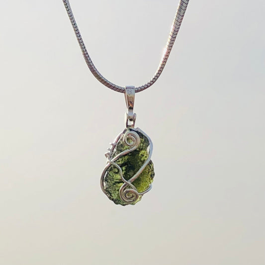 925 Sterling Silver Authentic Czech Republic Moldavite Gemstone Pendant Jewelry